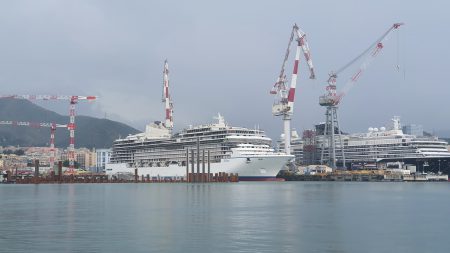 LA NAVE ALLURA ESCE DAL BACINO DI COSTRUZIONE